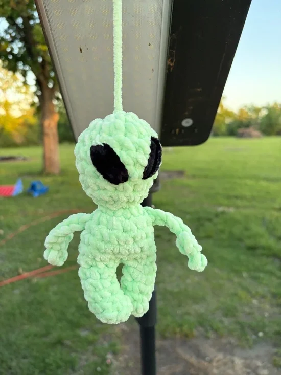 Crochet Alien - Picture 2 of 2
